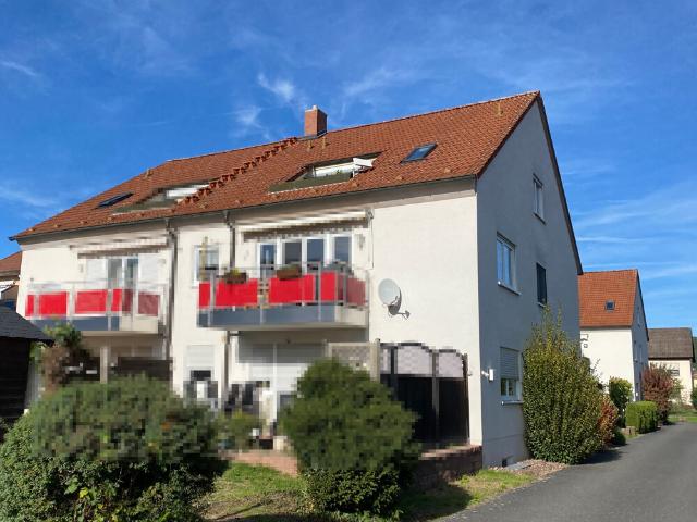 Helle 2 Zi. Eigentumswohnung mit Loggia und Kfz Stellplatz!