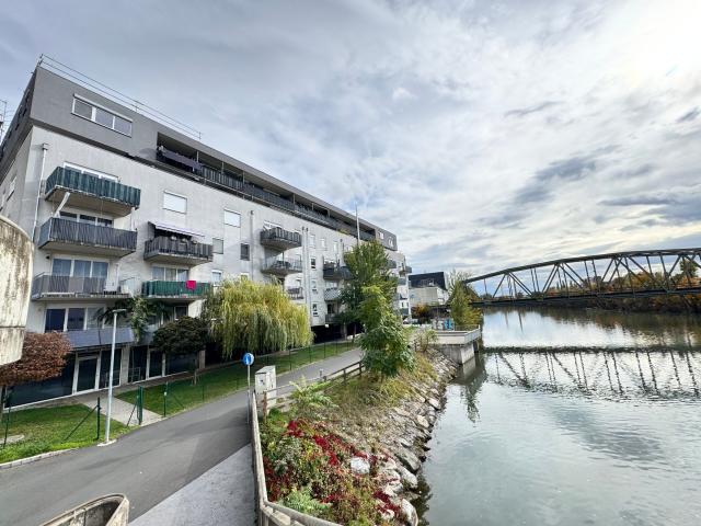 Helle 2 Zi. Wohnung ca. 49 m² mit Balkon und Küche in Graz – Nähe Augarten mit Aussicht zur Mur