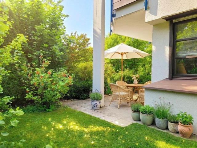 Helle 2 Zi Wohnung barrierefrei, mit grüner Terrasse