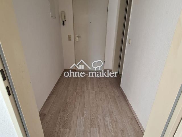 helle 2 Zi. Wohnung mit Ankleide und Loggia