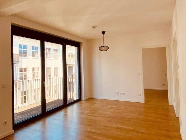 Helle 2 Zi Wohnung mit Balkon, 1.800 € warm