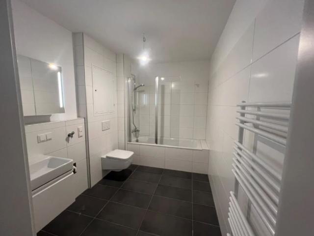 Helle 2 Zi. Wohnung mit Balkon und Parkplatz