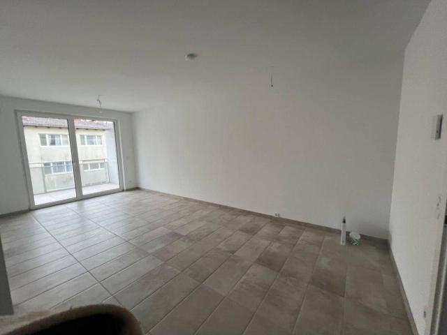 Helle 2 Zi. Wohnung mit Balkon und Parkplatz