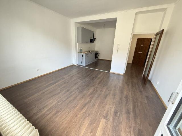 Helle 2 Zi Wohnung mit Balkon, Einbauküche & Aufzug in 1150 Wien – Miete 1.107,90 EUR WARM.