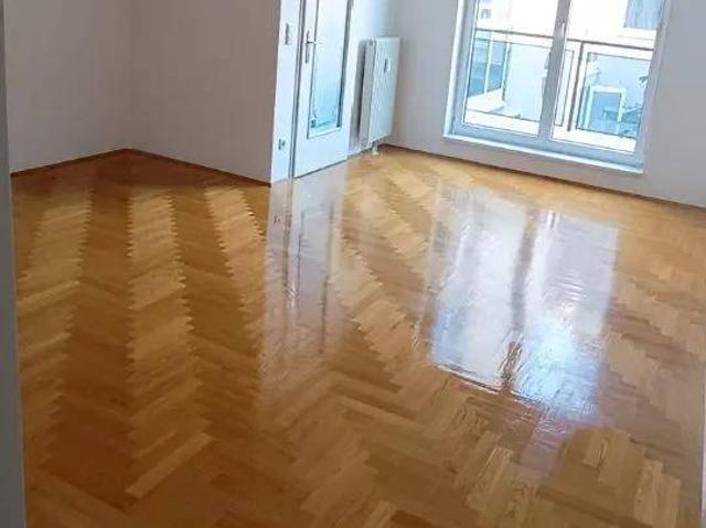 Helle 2 Zimmer Wohnung mit 8 m² Balkon & Küche