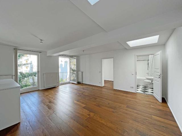 Helle 2 Zimmer Wohnung mit 32m² Süd West Dachterrasse in Innenstadtlage