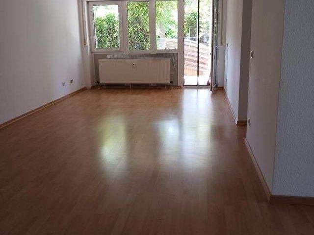 Helle 2 Zimmer Wohnung mit Terrasse und kleinem Gartenanteil in Büchenbach, Donato Polli Str