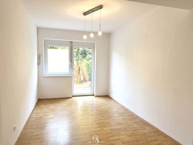 Helle 2 Zimmer Wohnung mit Terrasse, Eigengarten und Stellplatz in Graz Straßgang