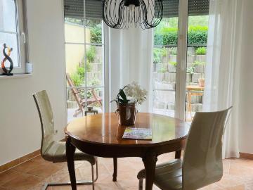 Helle 2 Zimmer Wohnung mit Terrasse im Grünen bei Berlin