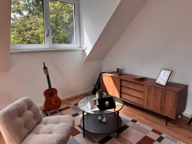 Helle 2 Zimmer Wohnung mit Terrasse in München Obermenzing– Nachm