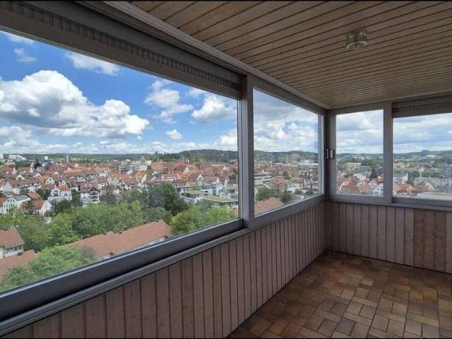Helle 2 Zimmer Wohnung mit verglaster Loggia & traumhafter Aussicht in Sindelfingen