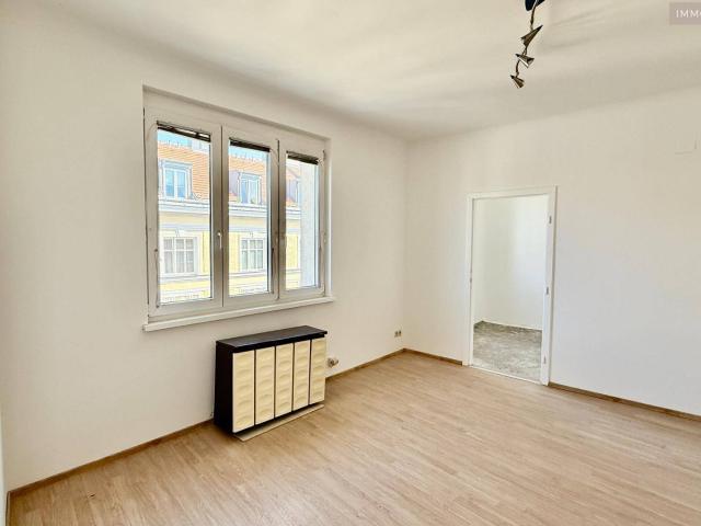Helle 2 Zimmer Wohnung mit Weitblick und Gestaltungspotenzial nahe S Bahn Hernals