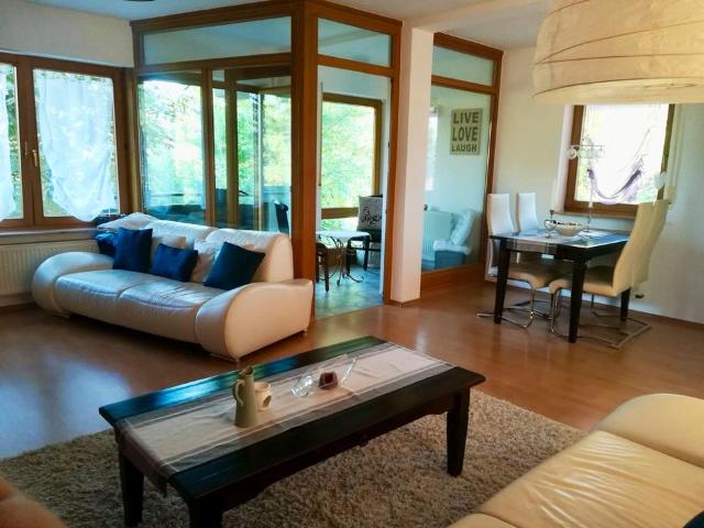 Helle 2 Zimmer Wohnung mit Wintergarten im Franz. Viertel