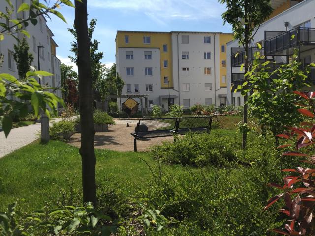 Helle 2 Zimmer Wohnung mit Wintergarten und Dachterrasse