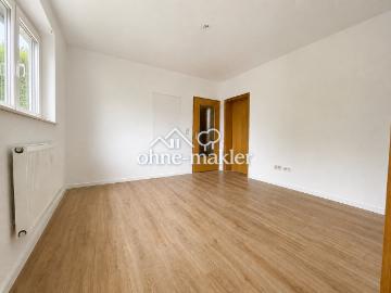 Helle 2 Zimmer Wohnung mit zusätzlichem Raum und modernem Tageslichtbad