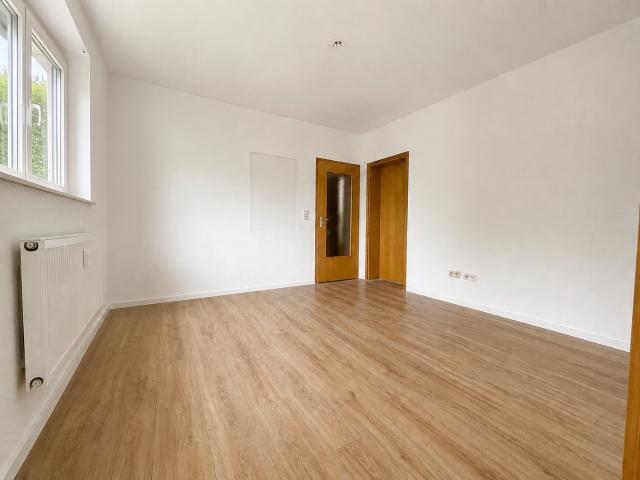 Helle 2 Zimmer Wohnung mit zusätzlichem Raum und modernem Tageslichtbad