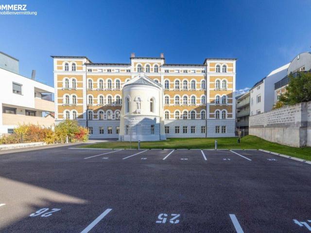 Helle 2 Zimmer Wohnung mit Altbau Charme