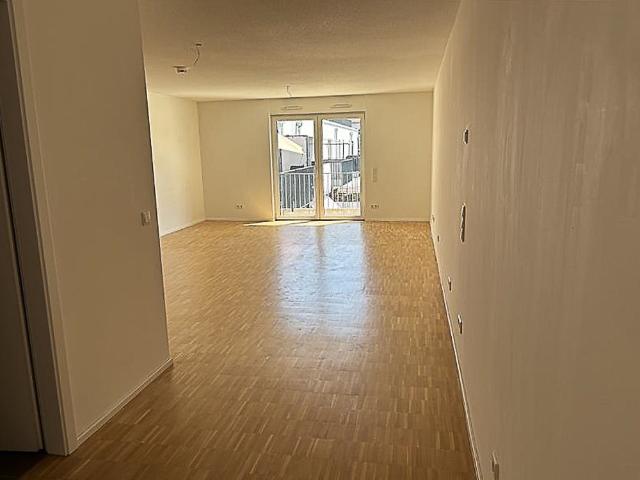 Helle 2 Zimmer Wohnung mit Ankleidezimmer, EBK und Balkon