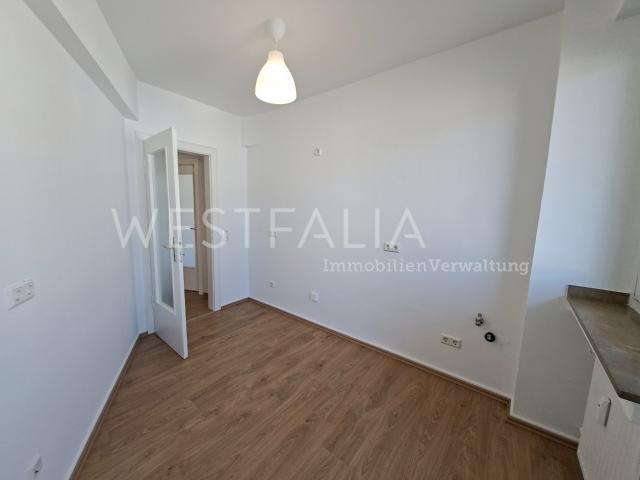 Helle 2 Zimmer Wohnung mit Balkon