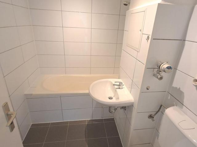 Helle 2 Zimmer Wohnung mit Balkon!