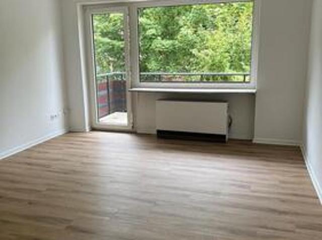 Helle 2 Zimmer Wohnung mit Balkon 60 Quadratmeter ab sofort frei