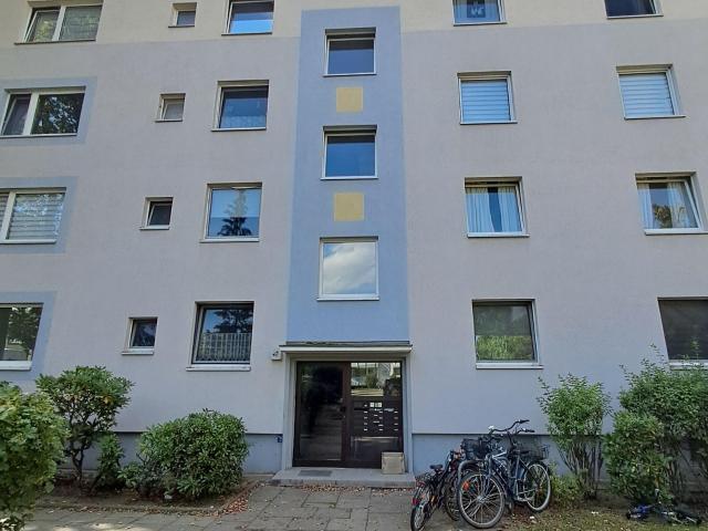 Helle 2 Zimmer Wohnung mit Balkon!