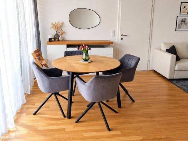 Helle 2 Zimmer Wohnung mit Balkon!