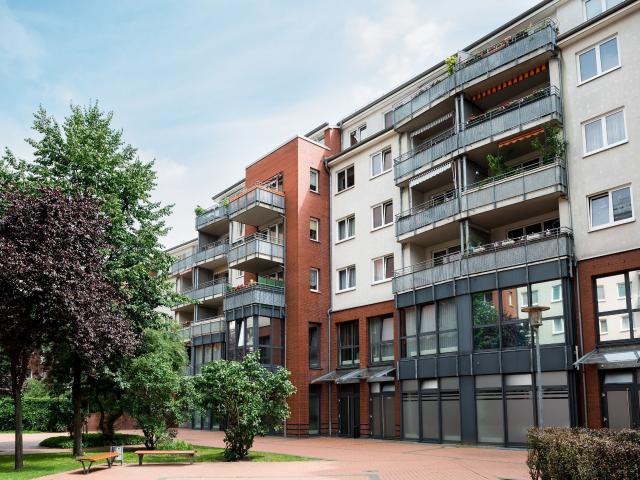 Helle 2 Zimmer Wohnung mit Balkon & Aufzug in Marzahn