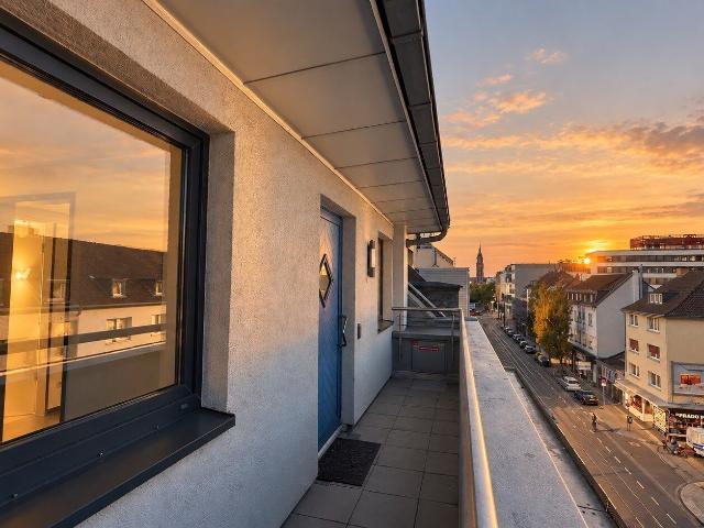 HELLE 2 ZIMMER WOHNUNG MIT BALKON, AUFZUG UND STELLPLATZ IN ZENTRALER LAGE ZU MIETEN!
