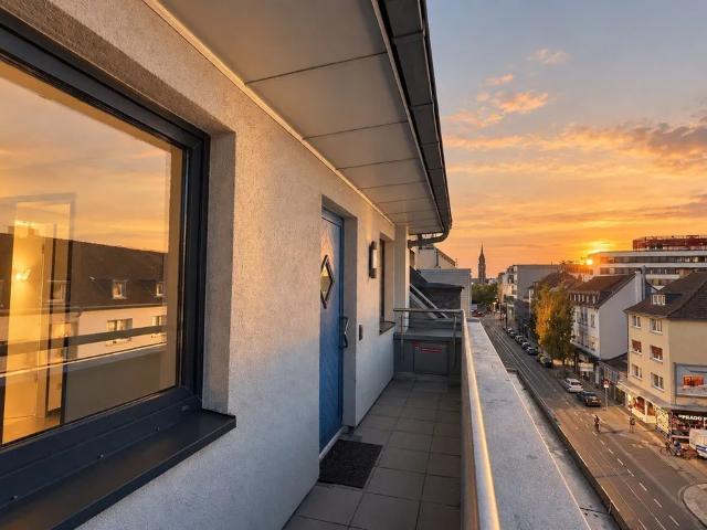 HELLE 2 ZIMMER WOHNUNG MIT BALKON, AUFZUG UND STELLPLATZ IN ZENTRALER LAGE ZU MIETEN!