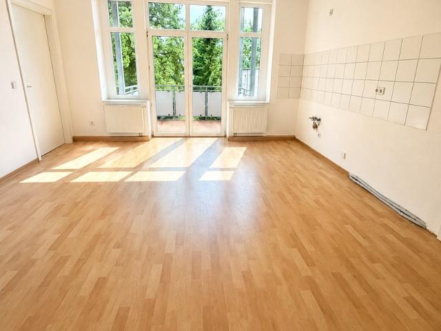 Helle 2 Zimmer Wohnung mit Balkon barrierefrei mit Fahrstuhl