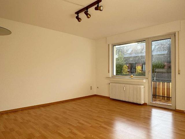 Helle 2 Zimmer Wohnung mit Balkon, EBK und Garage in Kassel Harleshausen