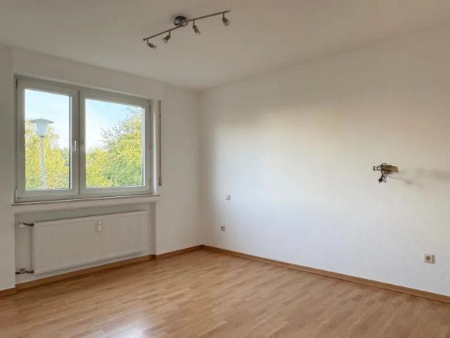 Helle 2 Zimmer Wohnung mit Balkon, EBK und Garage in Kassel Harleshausen