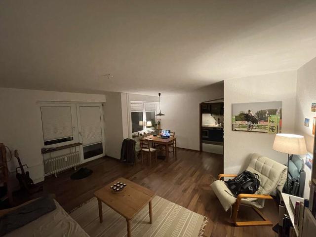 Helle 2 Zimmer Wohnung mit Balkon, EBK und schönem Ausblickin in Springe