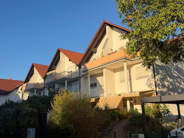 Helle 2 Zimmer Wohnung mit Balkon, Einbauküche, Carport und Keller in Frankenthal Nordendsiedlung