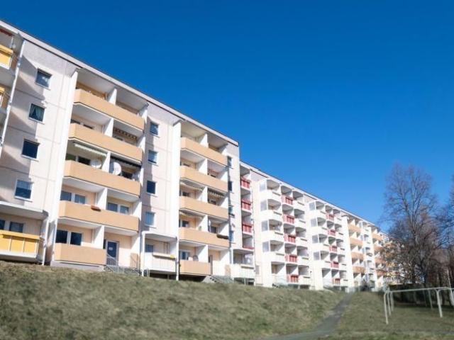 Helle 2 Zimmer Wohnung mit Balkon im 2. Obergeschoss – frisch renoviert