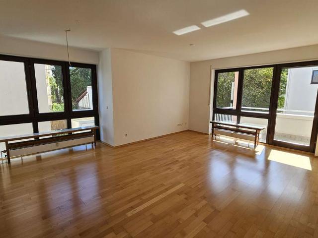Helle 2 Zimmer Wohnung mit Balkon in Bad Soden am Taunus