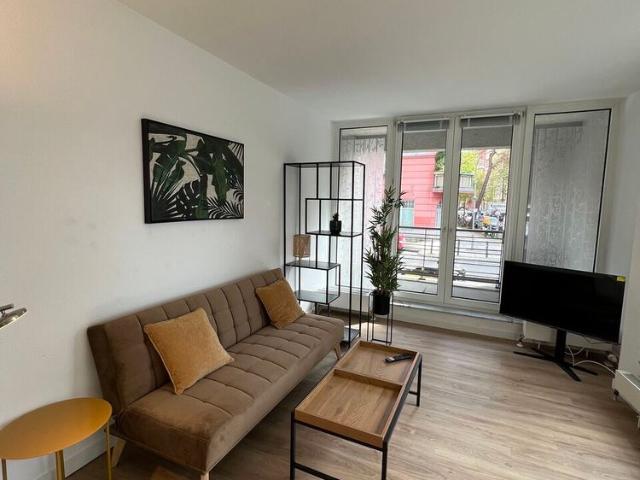 Helle 2 Zimmer Wohnung mit Balkon in Berlin Schöneberg Erdgeschoss