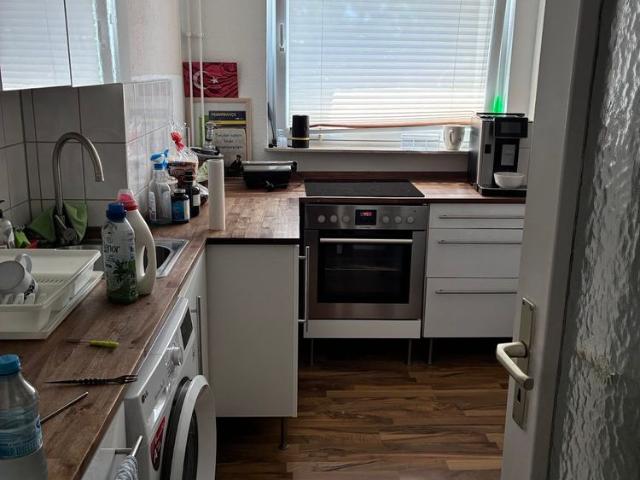 Helle 2 Zimmer Wohnung mit Balkon in Frankfurt Nieder Eschbach