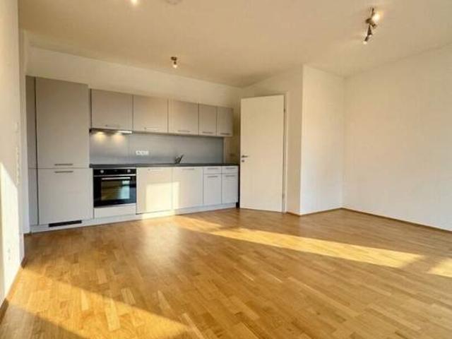 Helle 2 Zimmer Wohnung mit Balkon in moderner Wohnanlage