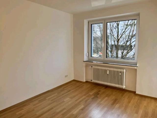 Helle 2 Zimmer Wohnung mit Balkon in München