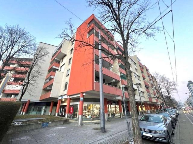 Helle 2 Zimmer Wohnung mit Balkon in Pfersee