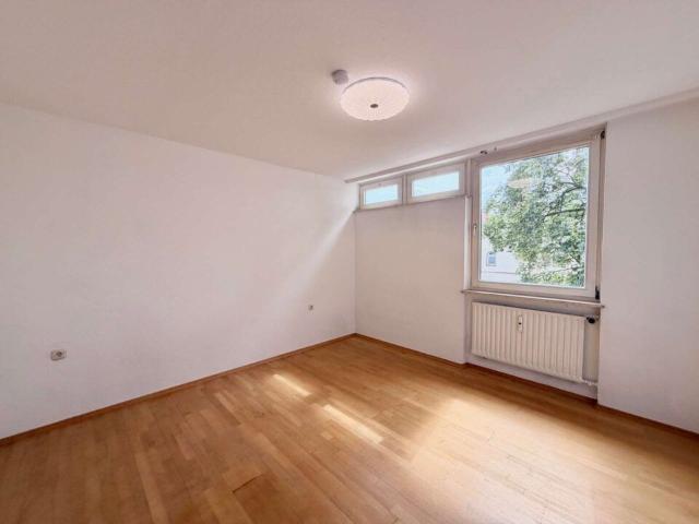 Helle 2 Zimmer Wohnung mit Balkon in Pfersee