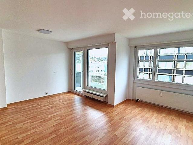 Helle 2 Zimmer Wohnung mit Balkon in ruhiger Lage in Bottmingen
