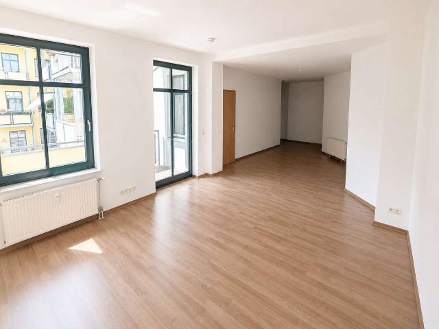 Helle 2 Zimmer Wohnung mit Balkon in ruhiger Lage in der Neue Str. zur Miete