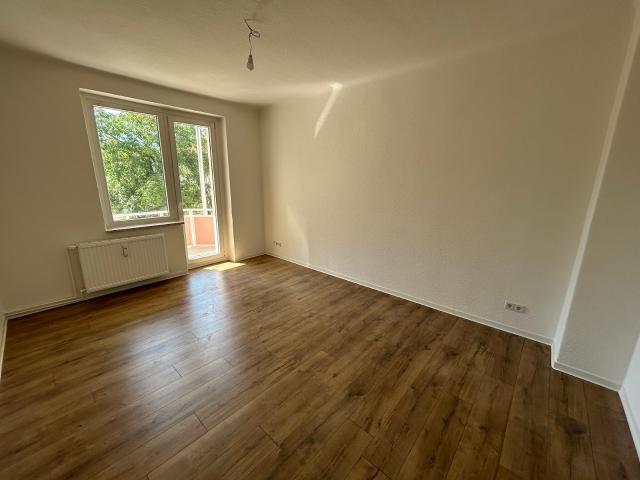 Helle 2 Zimmer Wohnung mit Balkon in ruhiger Lage!