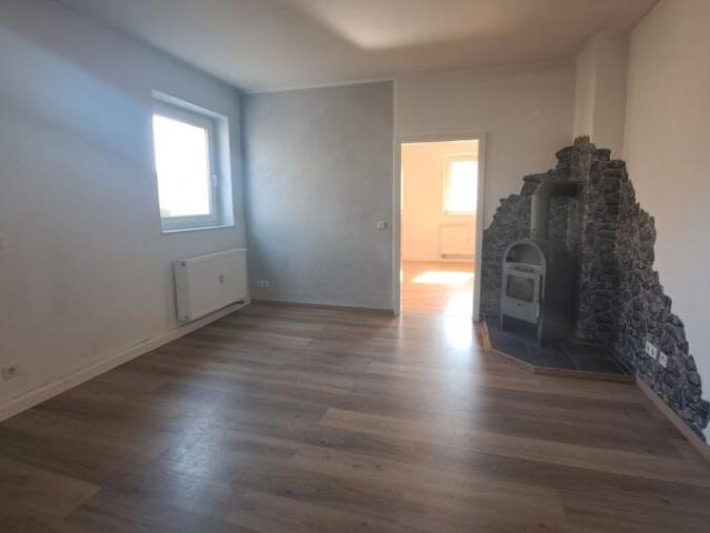 Helle 2 Zimmer Wohnung mit Balkon in Zeitz