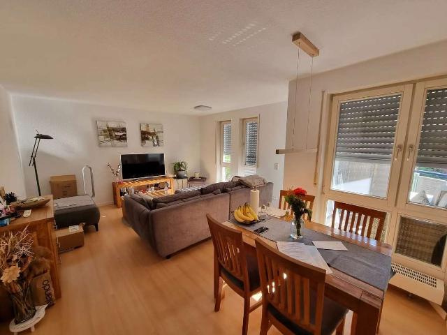 Helle 2 Zimmer Wohnung mit Balkon in zentraler Lage