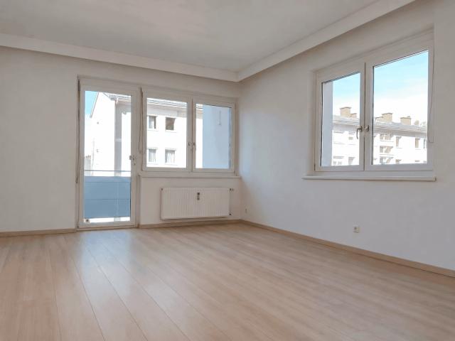Helle 2 Zimmer Wohnung mit Balkon nahe LKH/ Med Uni 53 m², Küche, Keller & Parkberechtigung