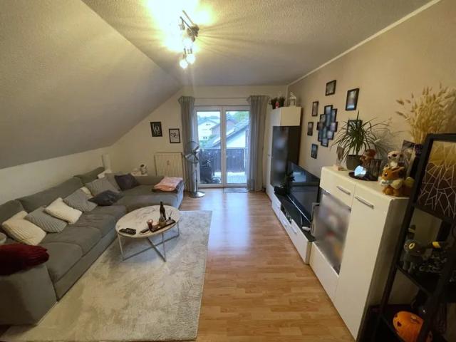 Helle 2 Zimmer Wohnung mit Balkon & Stellplatz